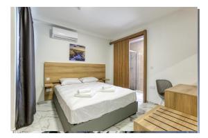 Modern Comfort by the Coast 2 BR Gem - by HostMT