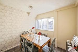 Warm & Spacious 3-Bed Retreat in Doncaster