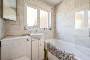 Warm & Spacious 3-Bed Retreat in Doncaster