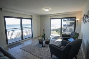 Beachfront Luxury with Spectacular Ocean Views!