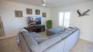 Beachfront Luxury with Spectacular Ocean Views!