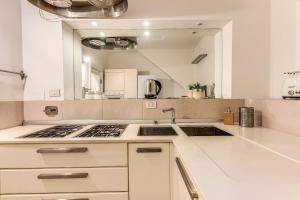 Vico 2bdr Piazza del Popolo with private garden