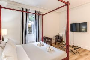 Vico 2bdr Piazza del Popolo with private garden