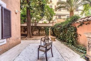 Vico 2bdr Piazza del Popolo with private garden