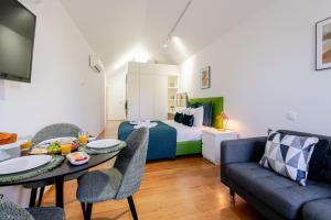 Modern & Cozy Studio by HostWise