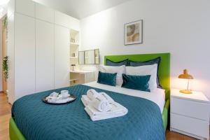 Modern & Cozy Studio by HostWise