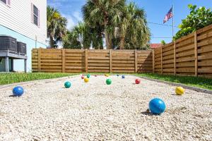 HeatedPool HotTub 3min2Beach GameRm PetFriendly