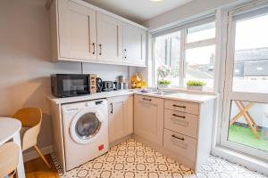 Location! Location! City Centre Townhouse Sleeps 6