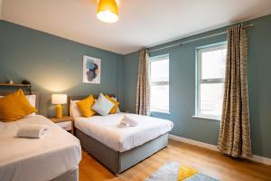 Location! Location! City Centre Townhouse Sleeps 6