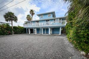 100 from the beach, Elegant 3BR Beach Retreat