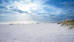 100 from the beach, Elegant 3BR Beach Retreat