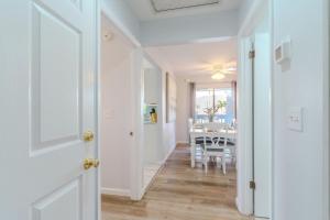 100 from the beach, Elegant 3BR Beach Retreat