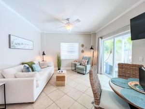 100 from the beach, Charming 1BR Beachside Retreat