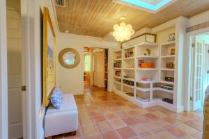 Luxurious Dual-Home Retreat in Prime Sarasota Location