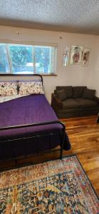 Comfy, Cozy BnB Kent WA "Private Bathroom"