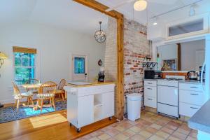 Historic Bayshore Cottage walk to Bay & Ringling