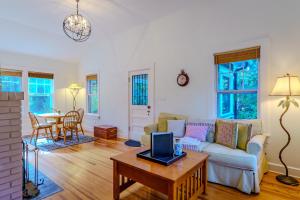 Historic Bayshore Cottage walk to Bay & Ringling
