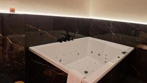 Apartament Premium z jacuzzi nad Zegrzem