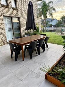 Mooloolaba Waterfront Unit - sleeps 8