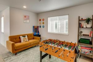 Great for Families! Newly Built Home in Aurora