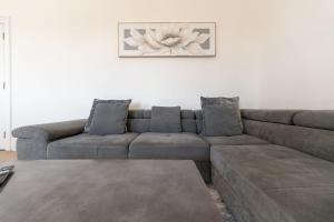 Charming 2-Bed Penthouse - Free Parking