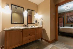 Slalom Creek 2 Bedroom & Den