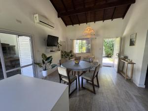 Casa Lujan - Casa en Acantilados con Pileta y Parrilla para 4 PAX - Hola Sur
