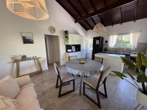 Casa Lujan - Casa en Acantilados con Pileta y Parrilla para 4 PAX - Hola Sur