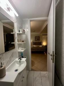 Adrianas Central Stay