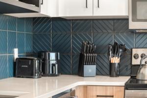 2BR in Downtown with Parking