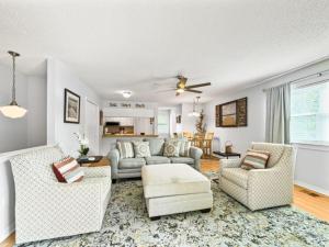 Salty Seagrove, Sleeps 6 , Walk to Beach, Community Pool
