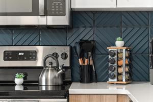 2BR Apartment in DT with Parking