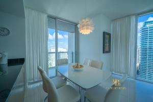 GORGEOUS VIEWS Luxury Miami Brickell Pool Gym Spa