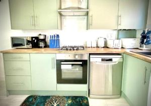 3-Bedroom Gem in Manchester with Free Parking