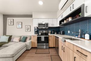 Downtown 2br 1bath with Parking