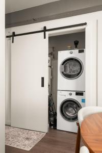 Downtown 2br 1bath with Parking