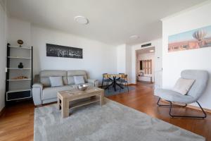 Nomad Escape Spacious Apartment with Pool & Gym