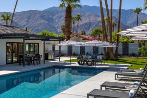 Alluring Palms by ACME House Company