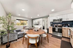 DT 2br 2bath Apartment