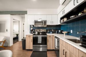 DT 2br 2bath Apartment