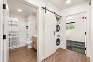 DT 2br 2bath Apartment