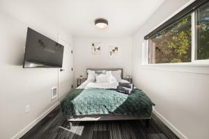 DT 2br 2bath Apartment