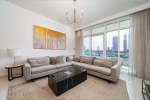 Modern 1 Bed Beachfront Emaar Beachfront Living