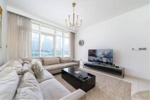 Modern 1 Bed Beachfront Emaar Beachfront Living