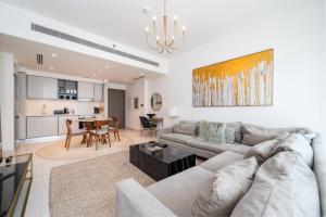 Modern 1 Bed Beachfront Emaar Beachfront Living