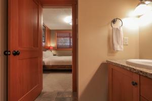 Slalom Creek 2 Bedroom & Den