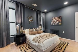 Lovely River View Walk to Downtown has Garage and Balcony