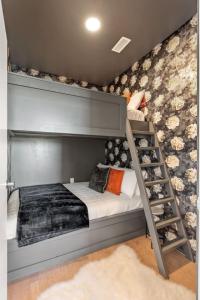 Lovely River View Walk to Downtown has Garage and Balcony