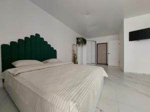 Студія Dream біля ж д