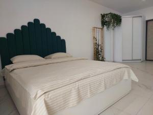 Студія Dream біля ж д